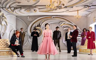 Front Center: Ying Fang (Sophie), Middle L-R: Matthew Rose (Baron Ochs), Zachary Nelson (Faninal), Kathryn Henry (Marianne Leitmetzerin), photo by Curtis Brown for the Santa Fe Opera